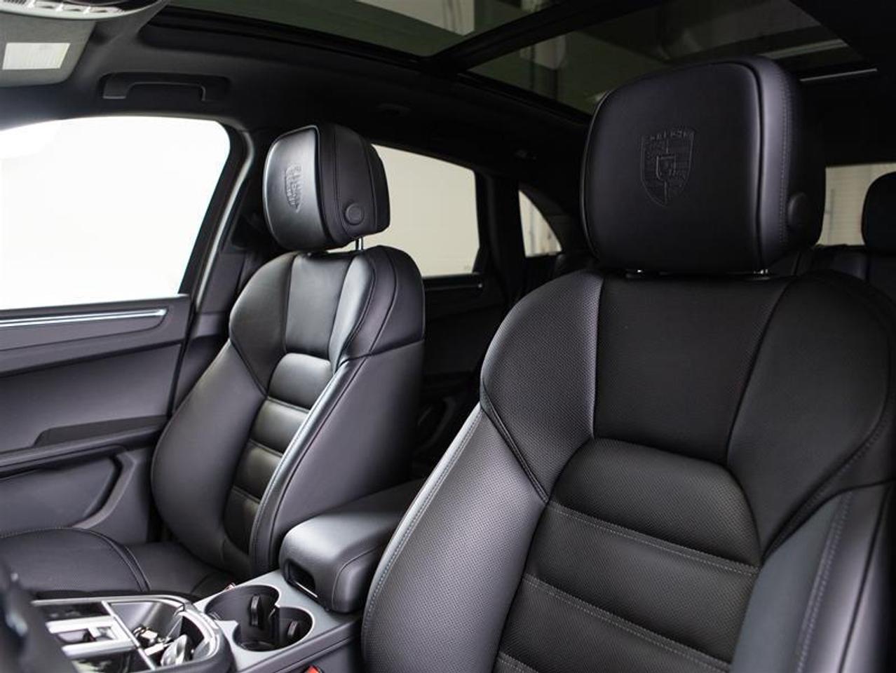 2026 Porsche Macan AWD Photo