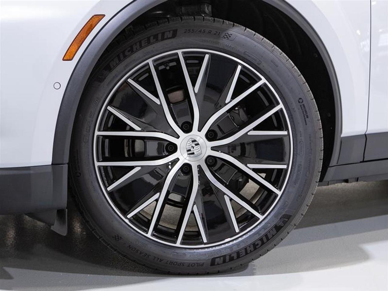 2026 Porsche Macan Electric 4 AWD Photo