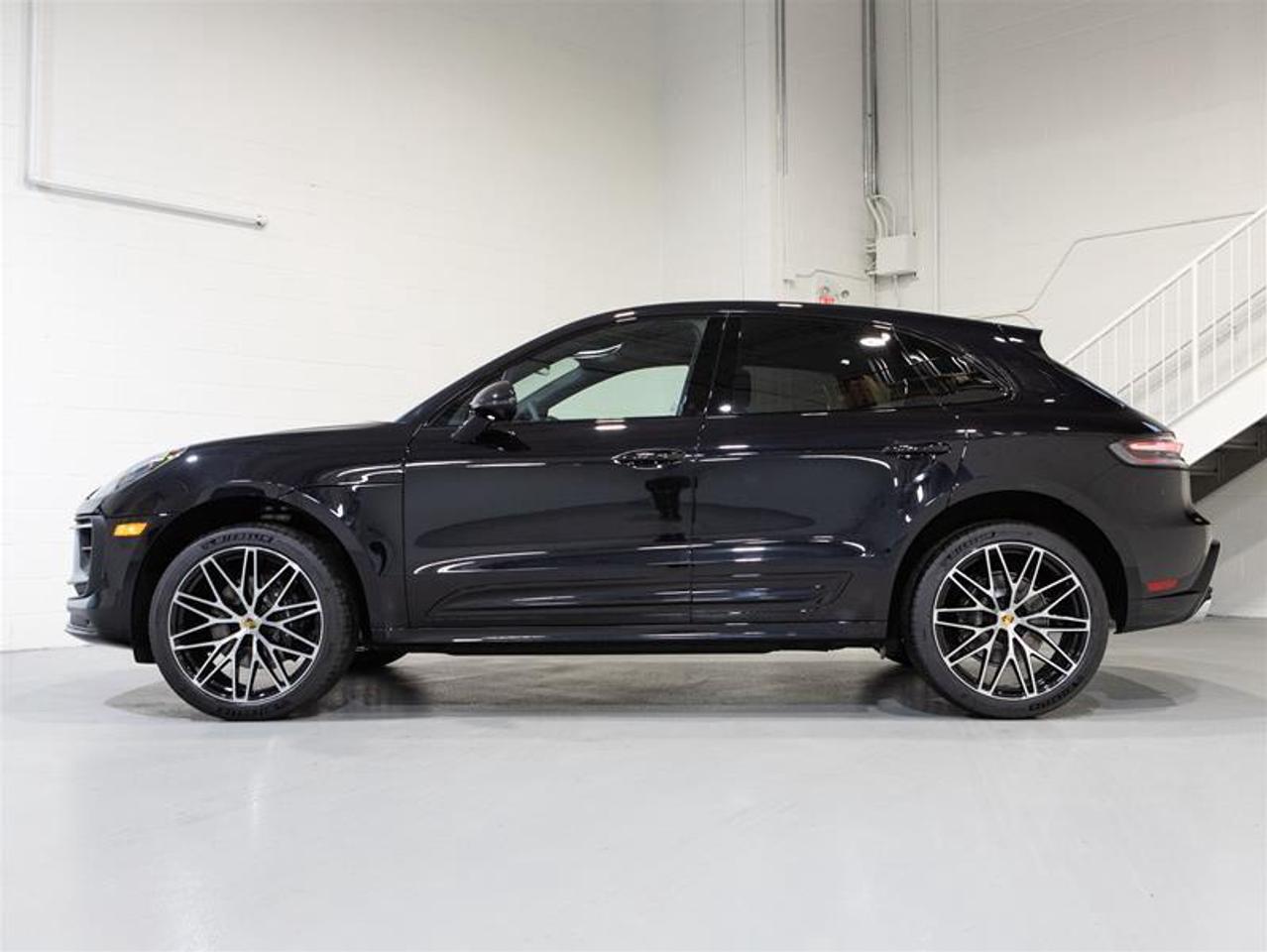 2026 Porsche Macan AWD Photo4