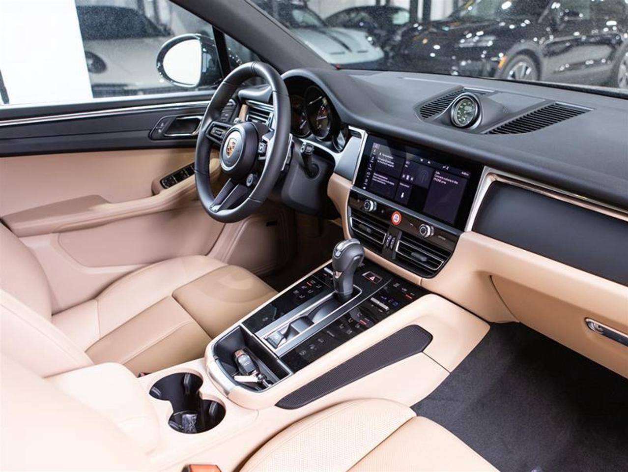 2026 Porsche Macan AWD Photo