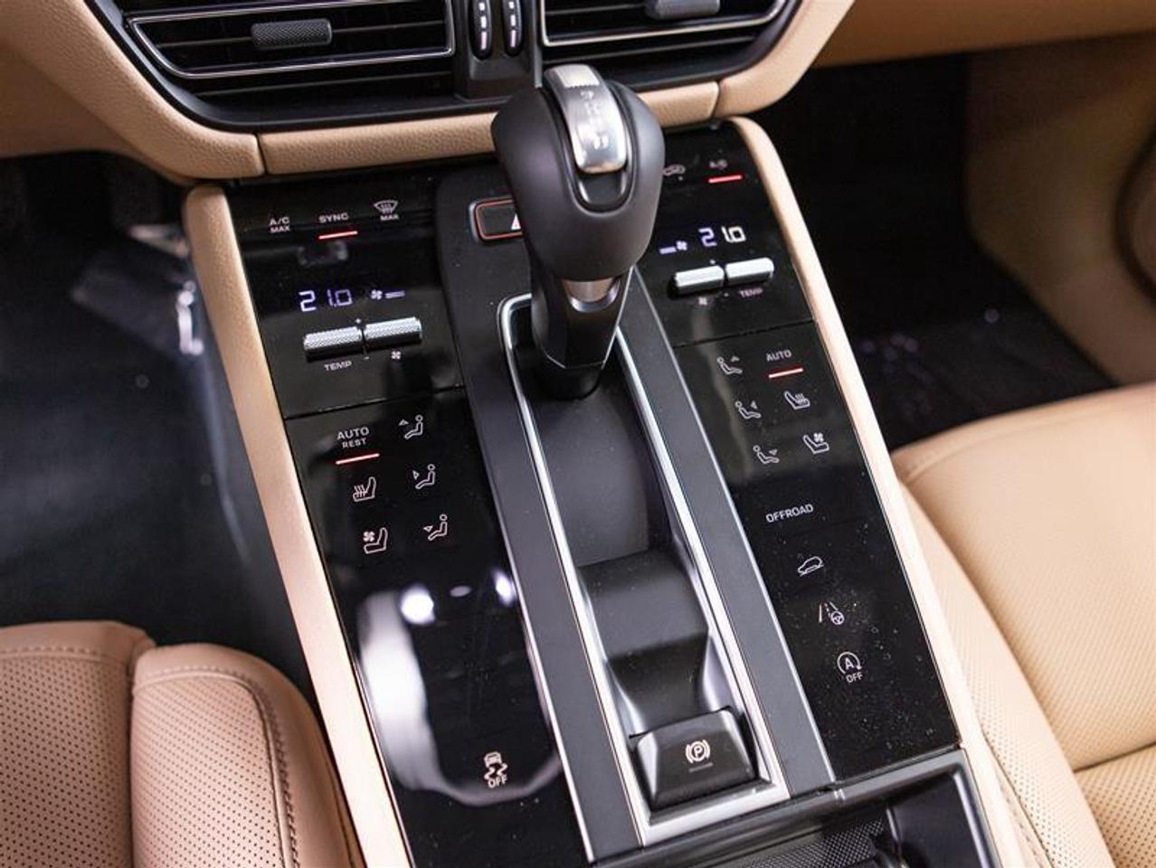 2026 Porsche Macan AWD Photo