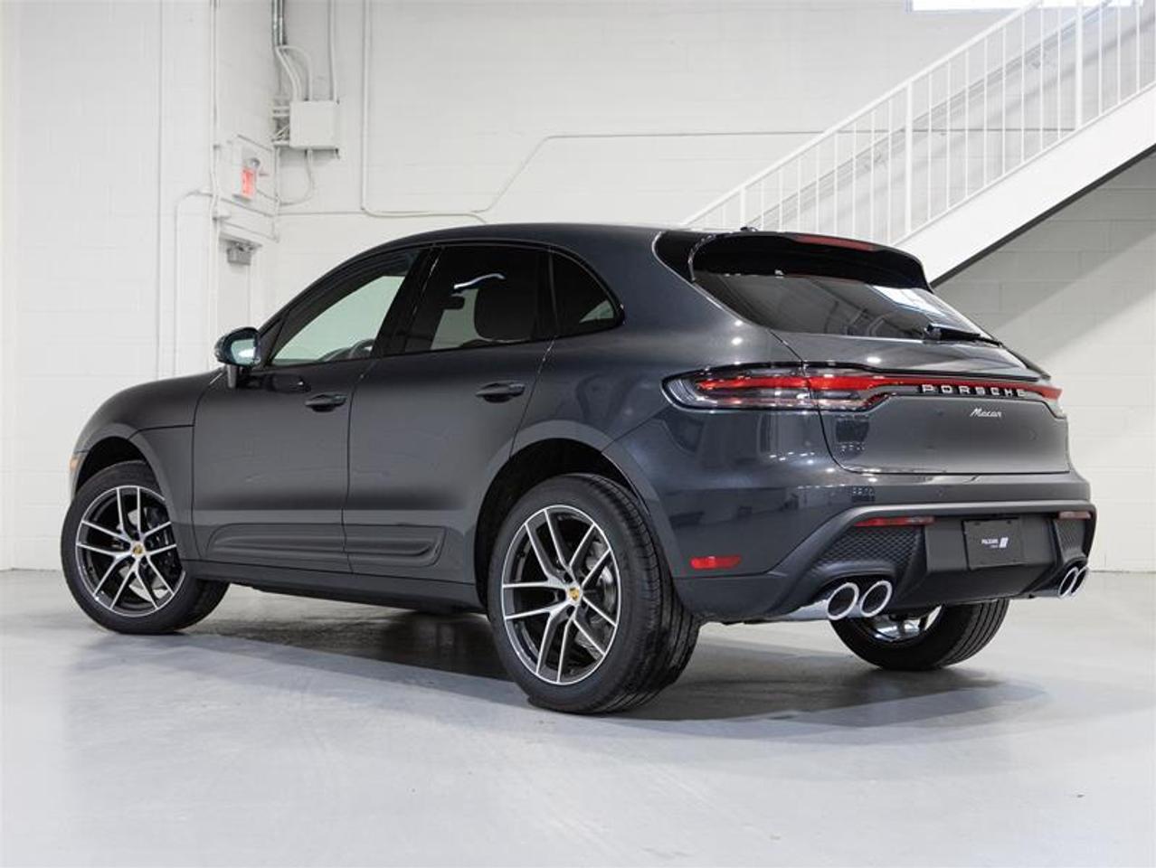 2026 Porsche Macan AWD Photo2