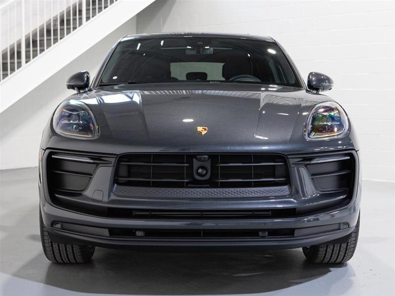 2026 Porsche Macan AWD Photo