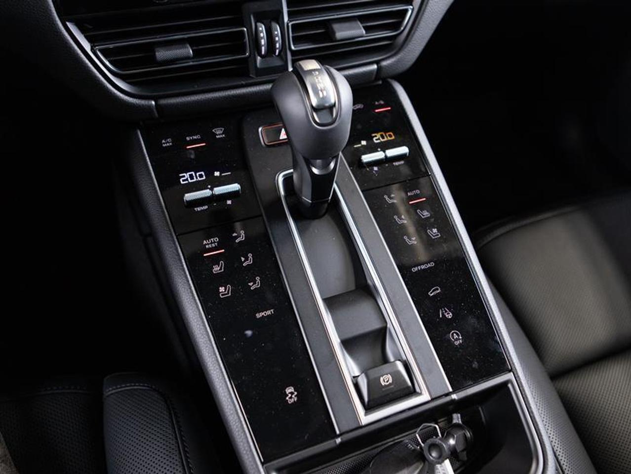 2026 Porsche Macan AWD Photo