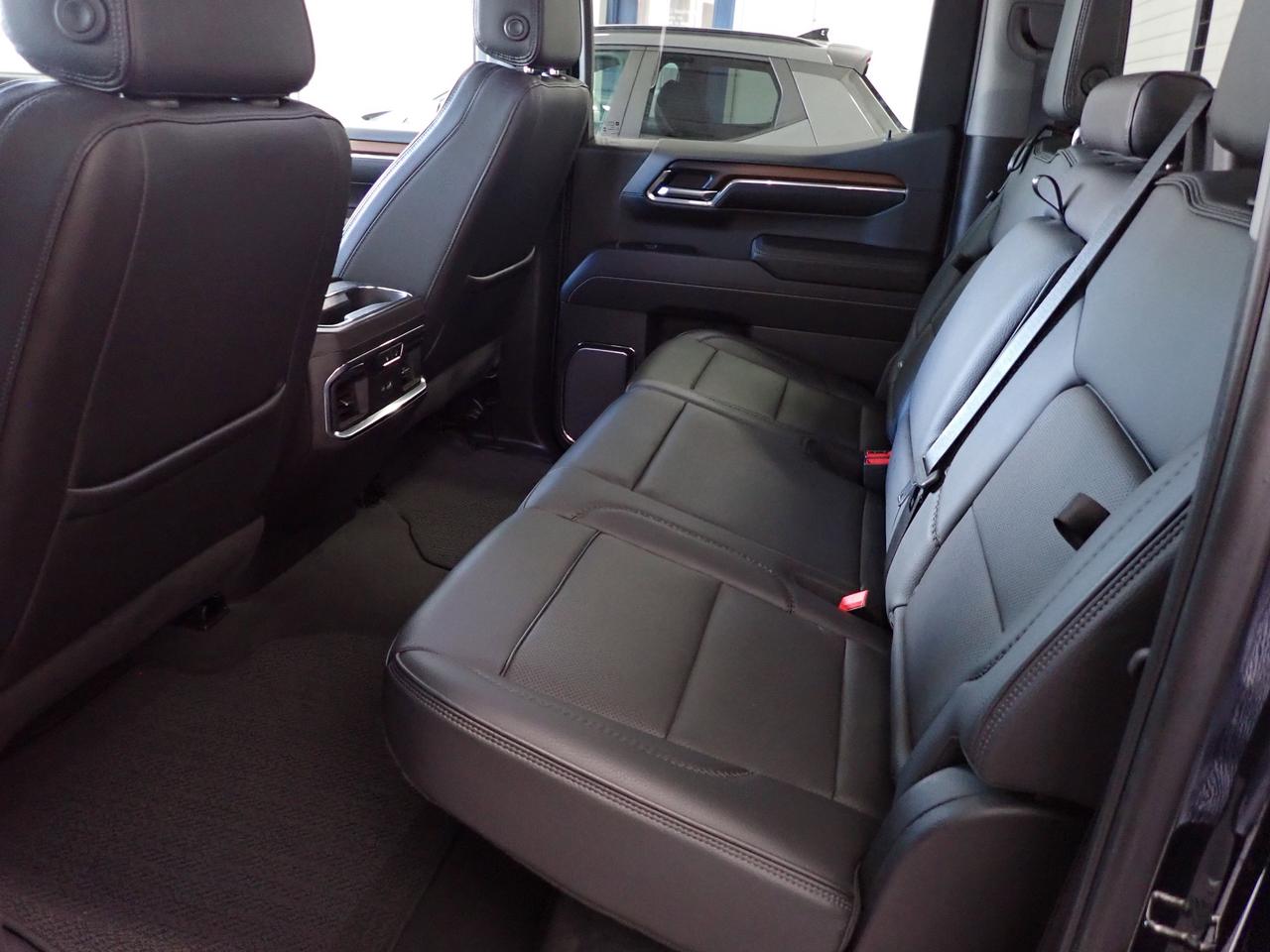 2024 GMC Sierra 1500 Denali 4WD CREW CAB 5'8 BOX LEATHER NAVI Photo