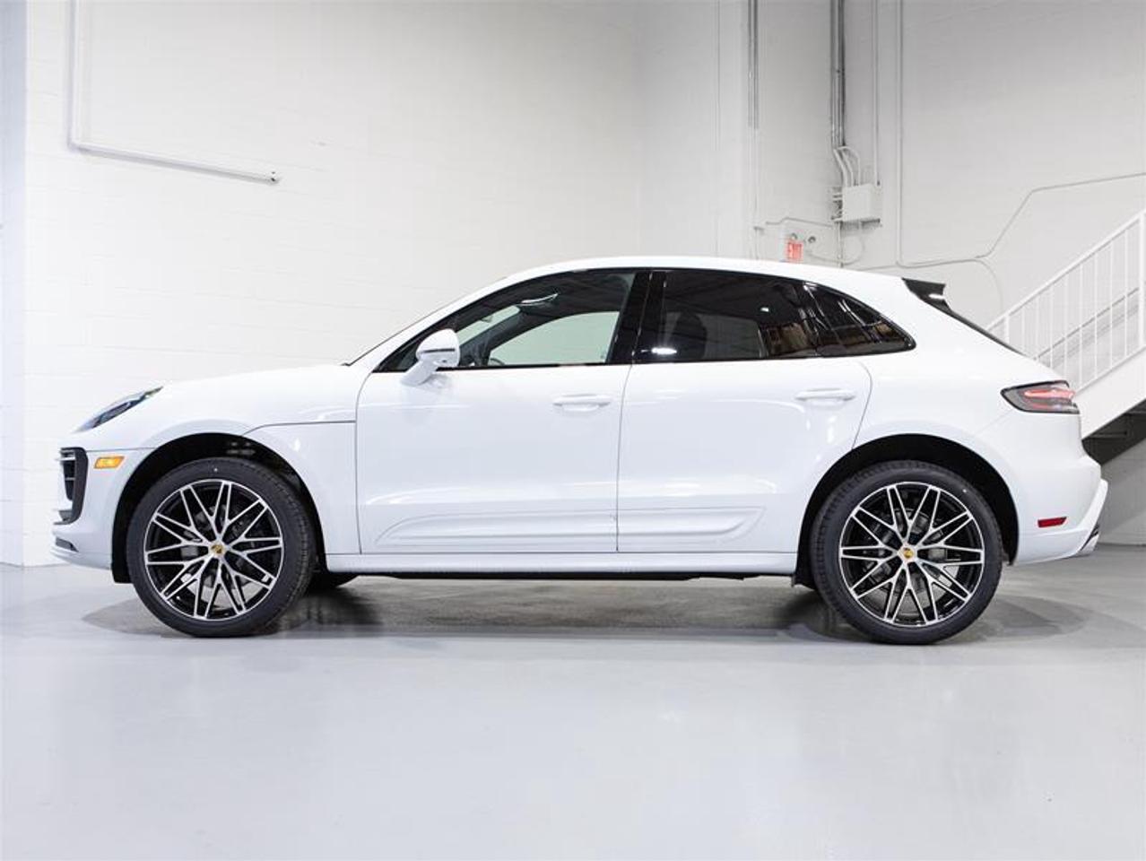 2026 Porsche Macan AWD Photo