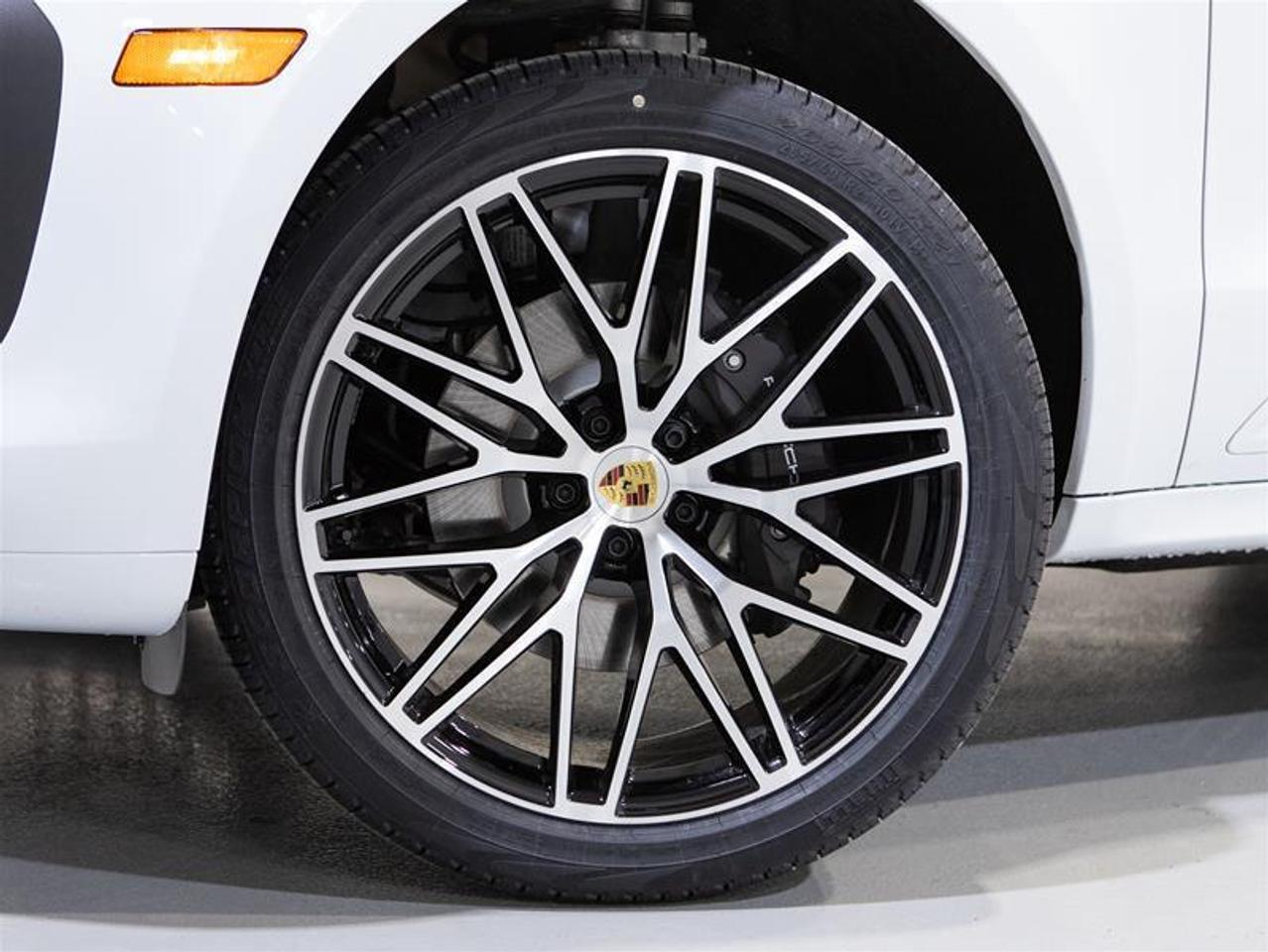 2026 Porsche Macan AWD Photo