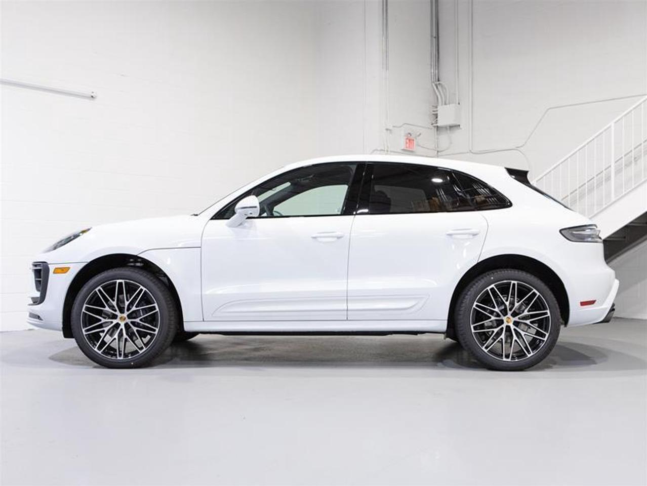 2026 Porsche Macan AWD Photo4