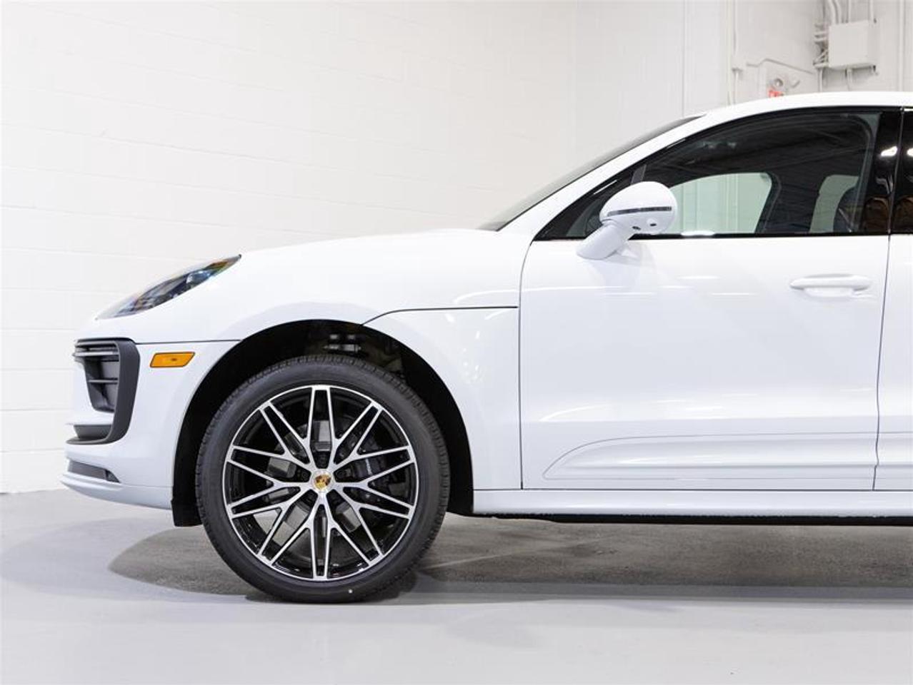 2026 Porsche Macan AWD Photo