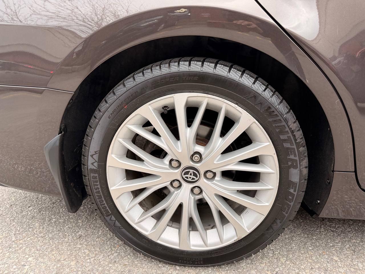 2020 Toyota Camry Hybrid XLE Auto, LEATHER, SUNROOF, NAVIGATION Photo4