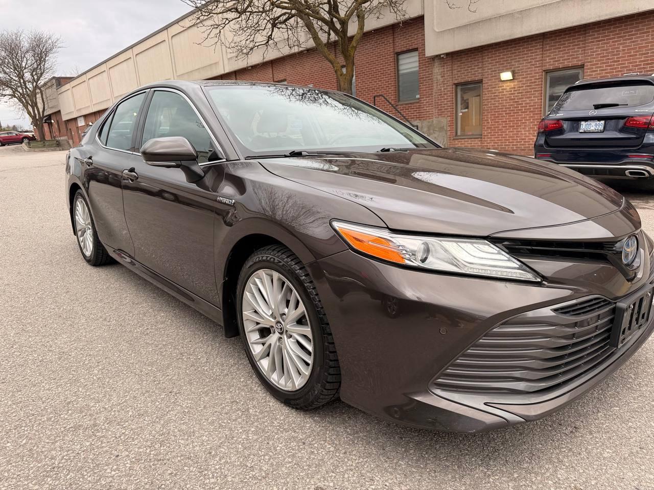 2020 Toyota Camry Hybrid XLE Auto, LEATHER, SUNROOF, NAVIGATION Photo2