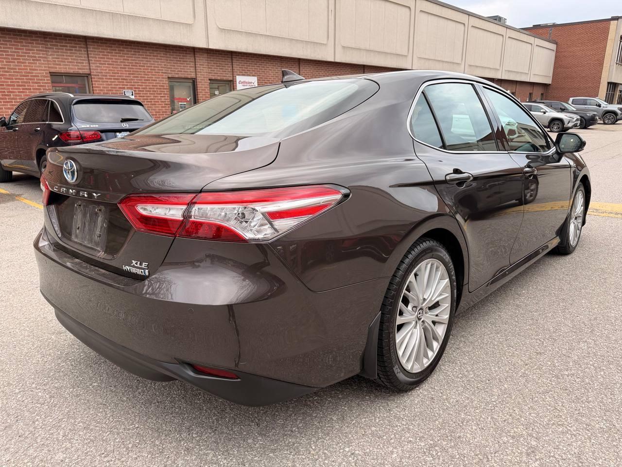 2020 Toyota Camry Hybrid XLE Auto, LEATHER, SUNROOF, NAVIGATION Photo