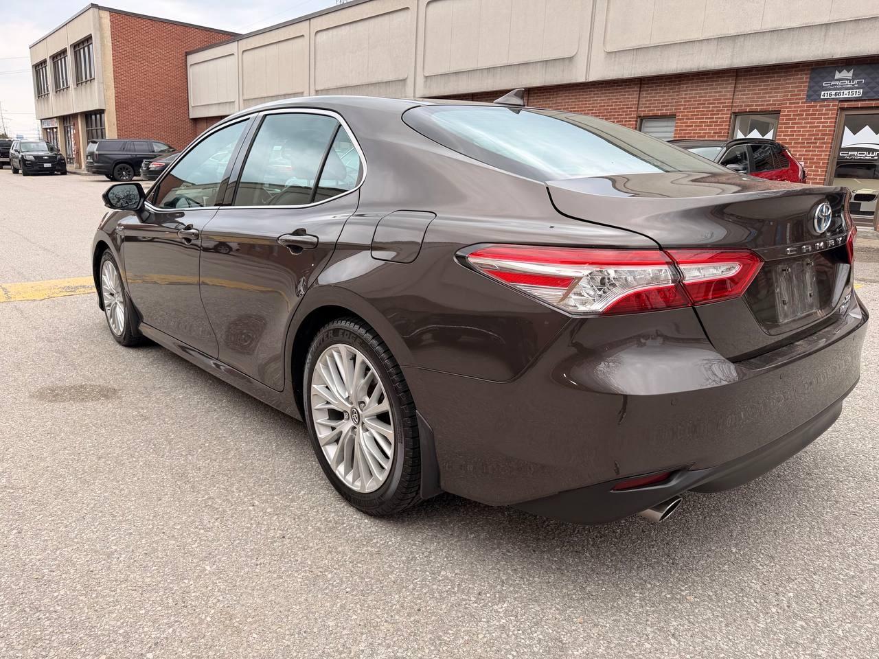 2020 Toyota Camry Hybrid XLE Auto, LEATHER, SUNROOF, NAVIGATION Photo