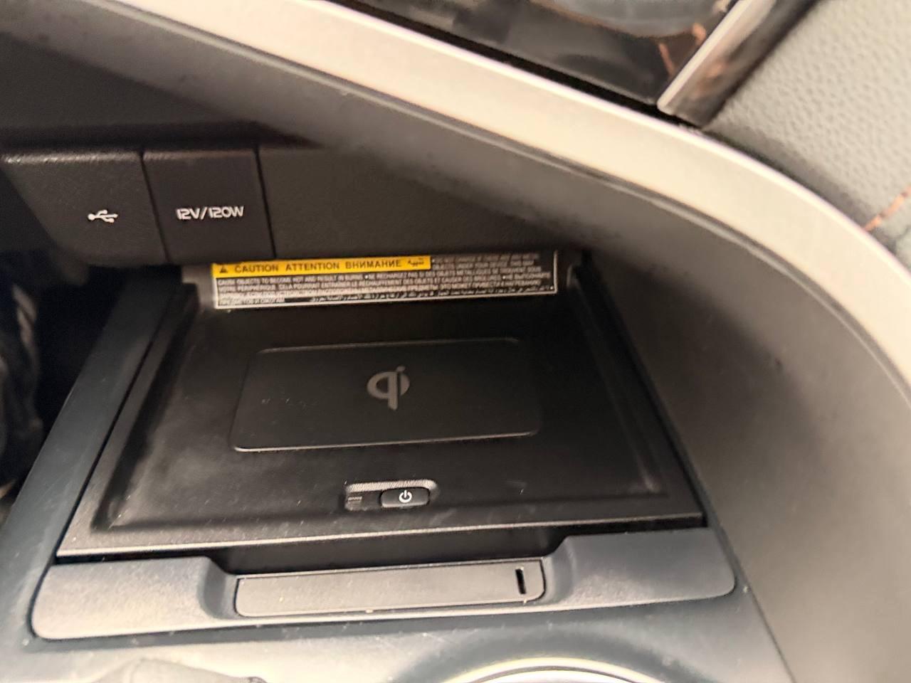 2020 Toyota Camry Hybrid XLE Auto, LEATHER, SUNROOF, NAVIGATION Photo