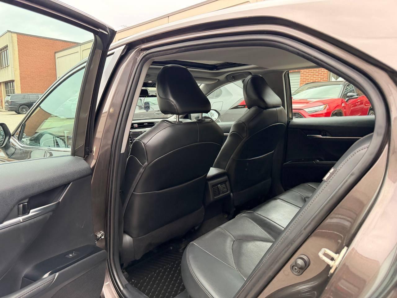 2020 Toyota Camry Hybrid XLE Auto, LEATHER, SUNROOF, NAVIGATION Photo