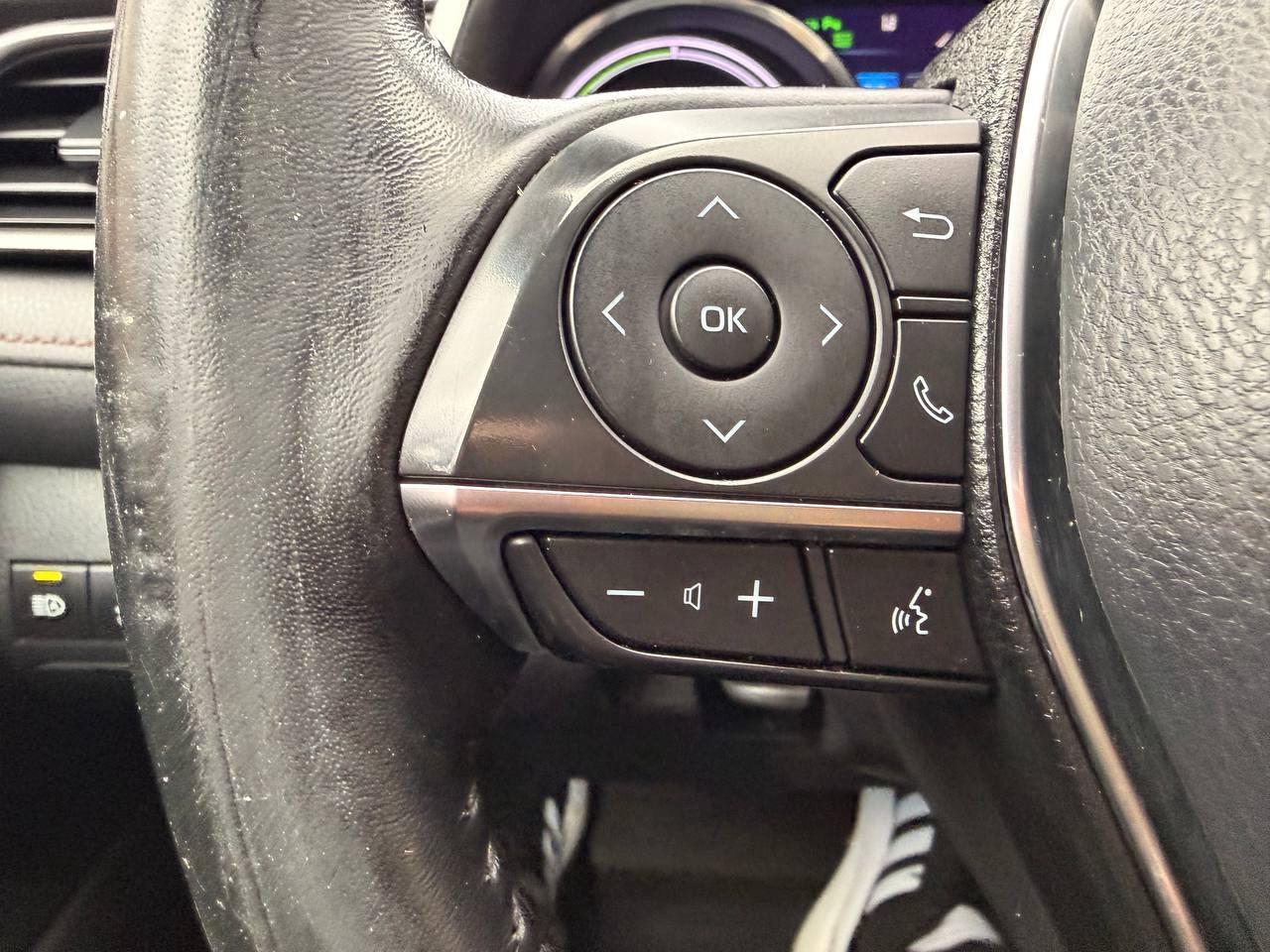 2020 Toyota Camry Hybrid XLE Auto, LEATHER, SUNROOF, NAVIGATION Photo