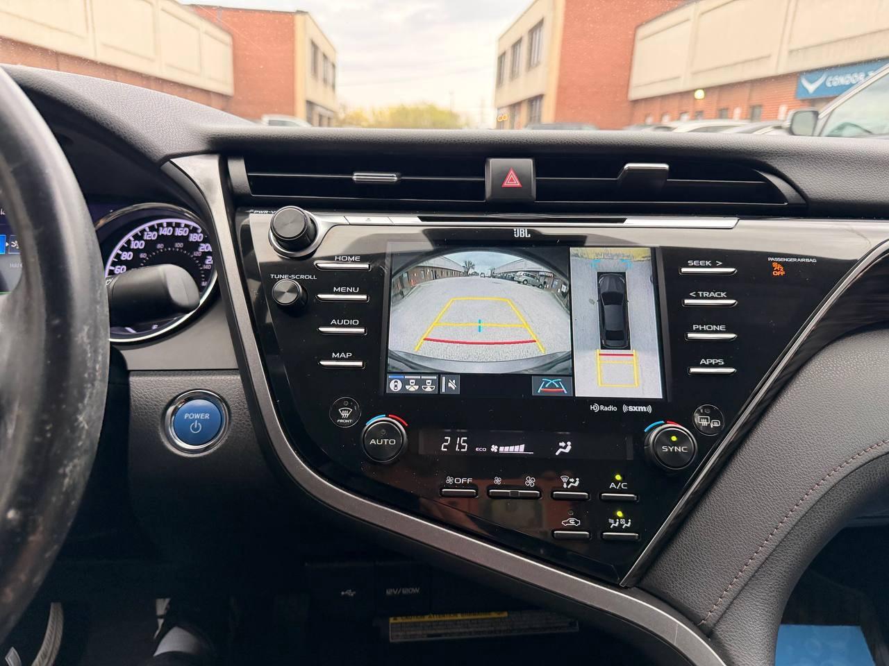 2020 Toyota Camry Hybrid XLE Auto, LEATHER, SUNROOF, NAVIGATION Photo
