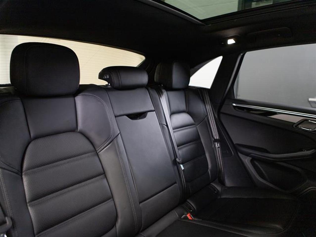 2024 Porsche Macan GTS AWD Photo