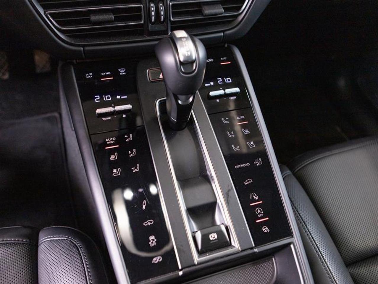 2024 Porsche Macan GTS AWD Photo
