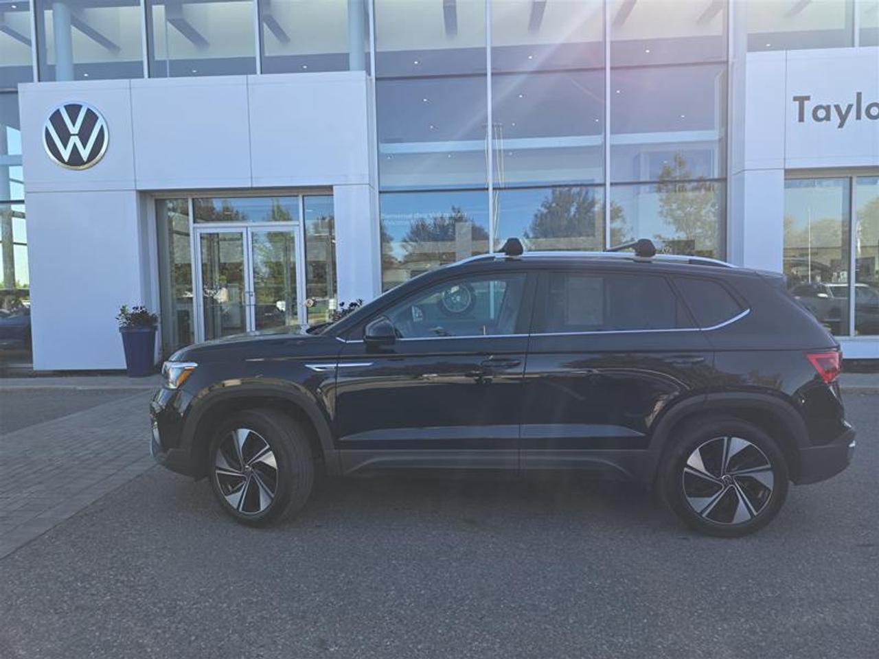 2024 Volkswagen Taos Comfortline 1.5T 7sp at DSG w/ Tip 4M One-owner ve Photo