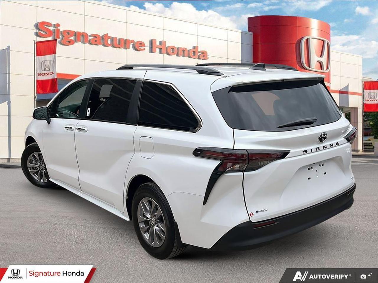2026 Toyota Sienna XLE Photo