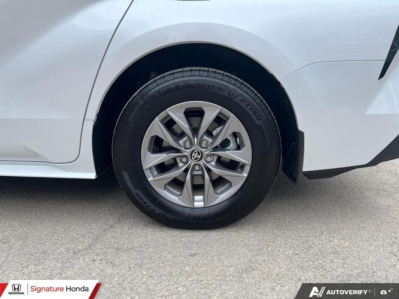 2026 Toyota Sienna XLE Photo
