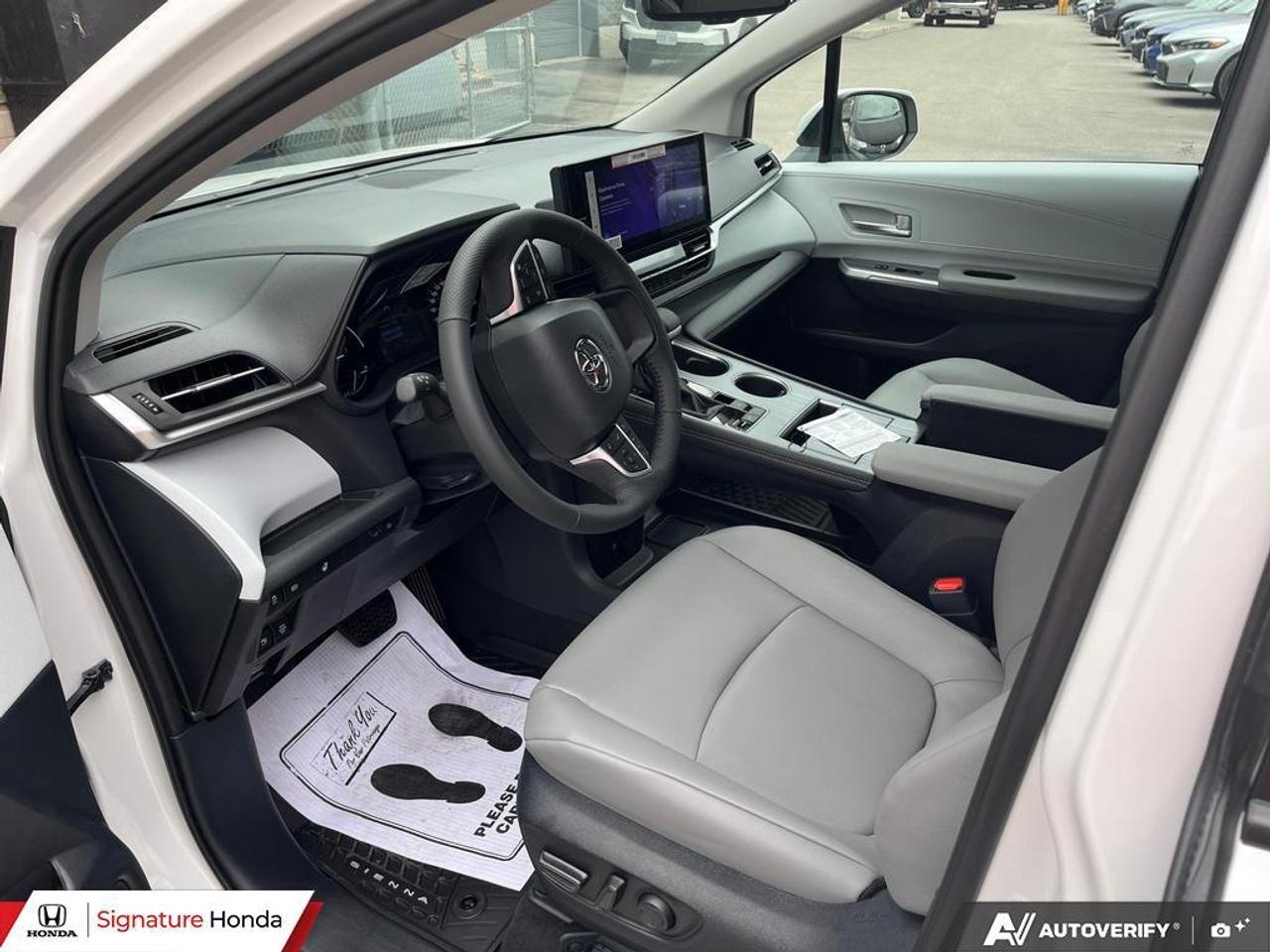 2026 Toyota Sienna XLE Photo