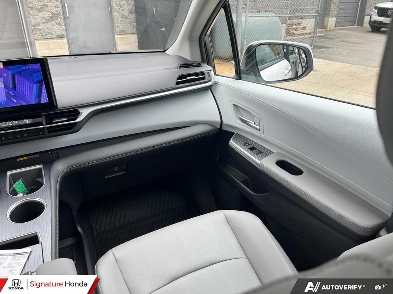 2026 Toyota Sienna XLE Photo