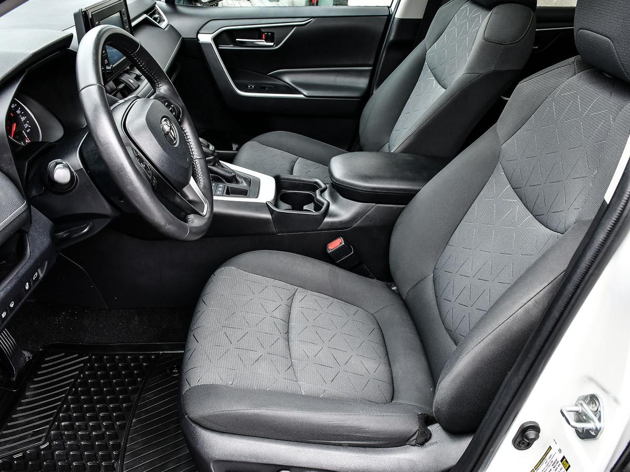 2020 Toyota RAV4 XLE AWD   1OWNER  CERTIFIED  HEATED SEATS  SUNROOF Photo