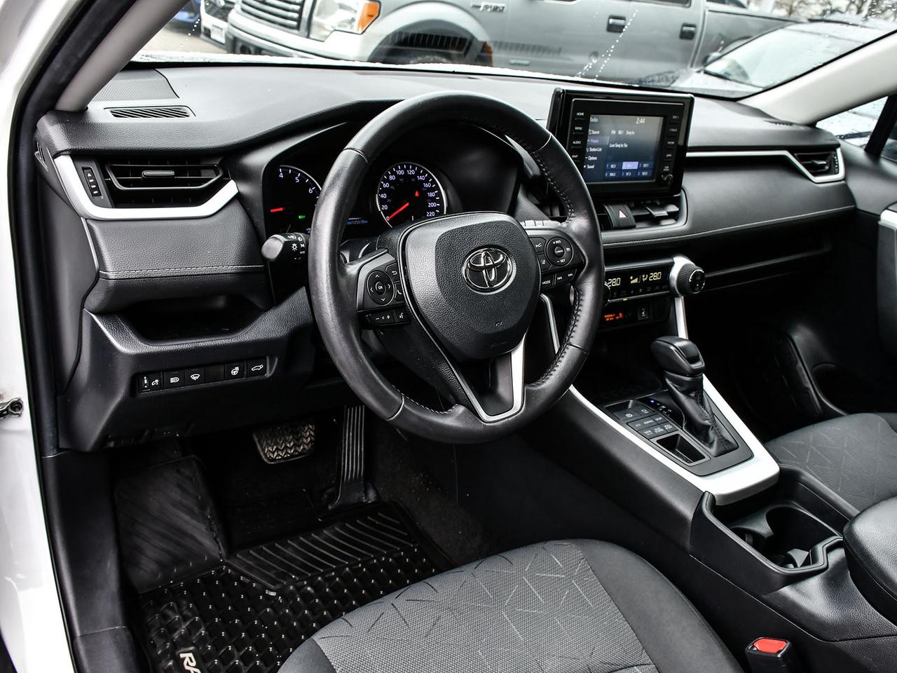 2020 Toyota RAV4 XLE AWD   1OWNER  CERTIFIED  HEATED SEATS  SUNROOF Photo