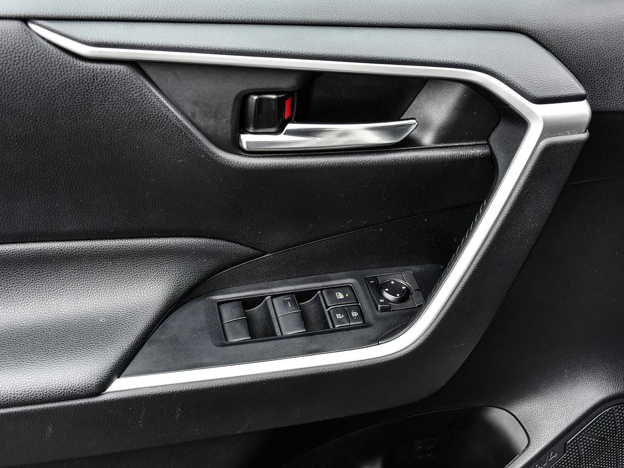 2020 Toyota RAV4 XLE AWD   1OWNER  CERTIFIED  HEATED SEATS  SUNROOF Photo