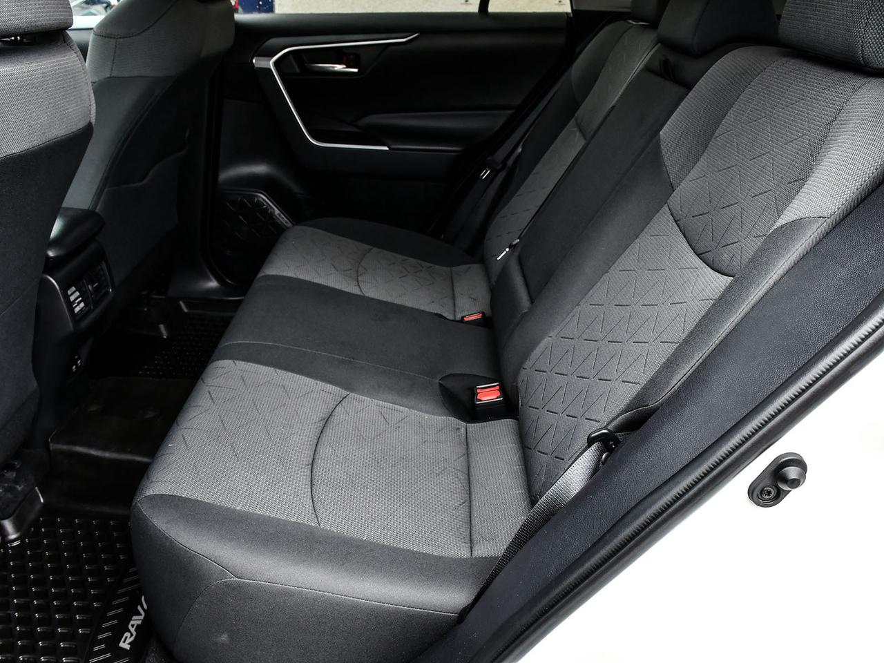 2020 Toyota RAV4 XLE AWD   1OWNER  CERTIFIED  HEATED SEATS  SUNROOF Photo