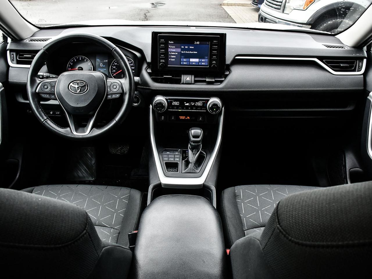 2020 Toyota RAV4 XLE AWD   1OWNER  CERTIFIED  HEATED SEATS  SUNROOF Photo