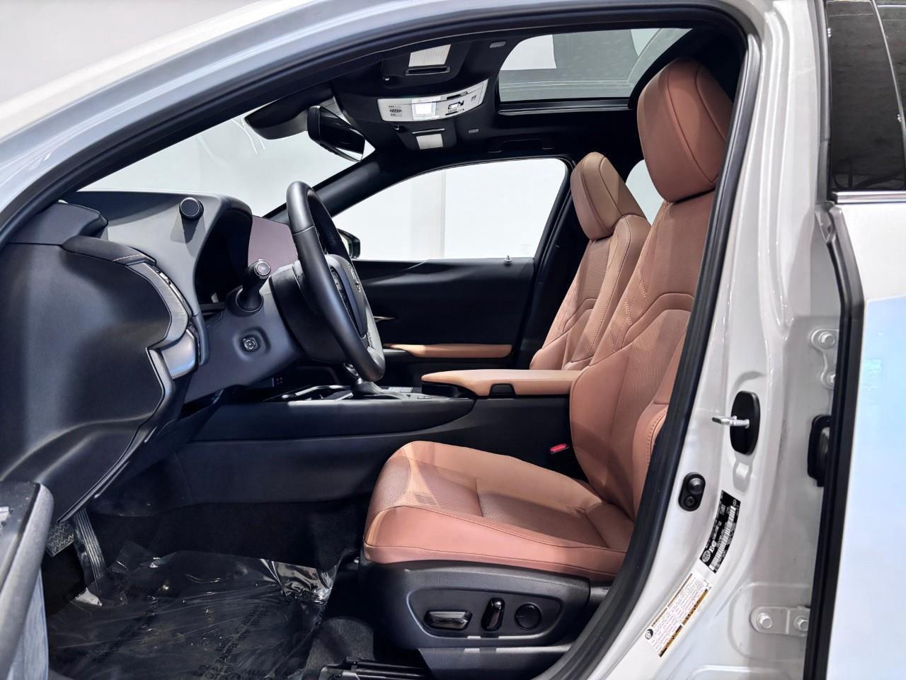 2023 Lexus UX 250H LUXURY PACKAGE - CARFAX CLEAN Photo