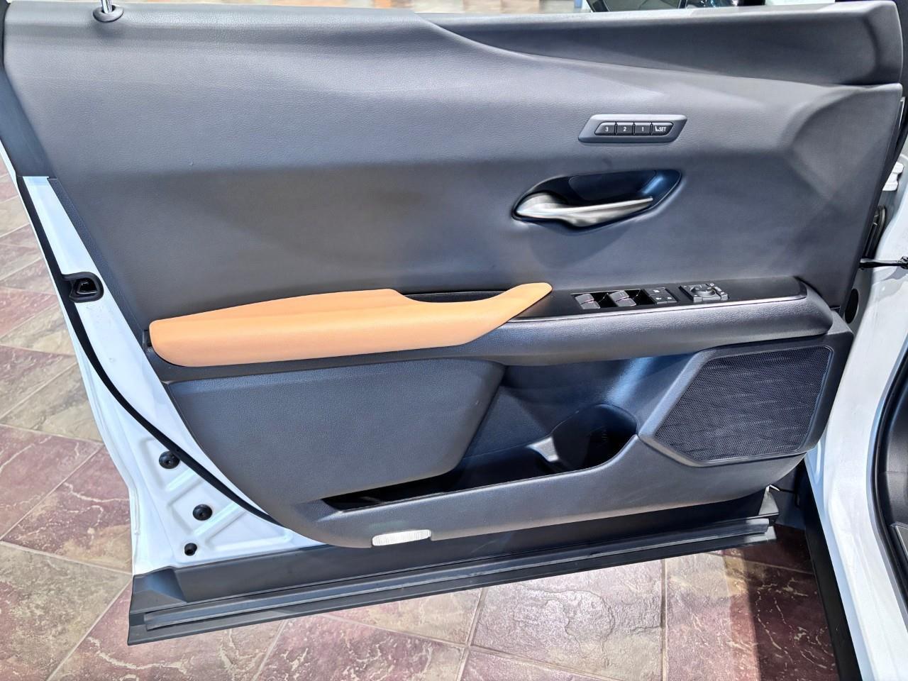 2023 Lexus UX 250H LUXURY PACKAGE - CARFAX CLEAN Photo