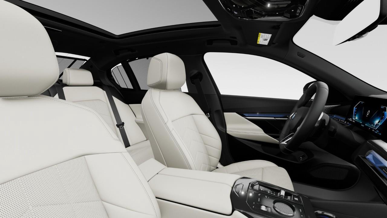 2027 BMW 550e xDrive 4dr All-Wheel Drive Sedan Photo