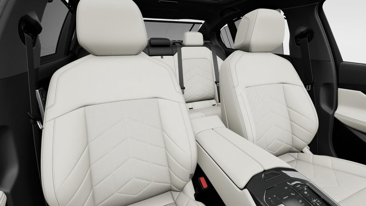 2027 BMW 550e xDrive 4dr All-Wheel Drive Sedan Photo