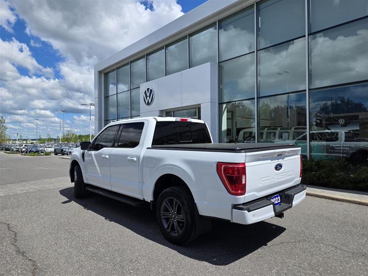 2023 Ford F-150 4x4 - Supercab XLT - 145 WB One-owner vehicle Photo3