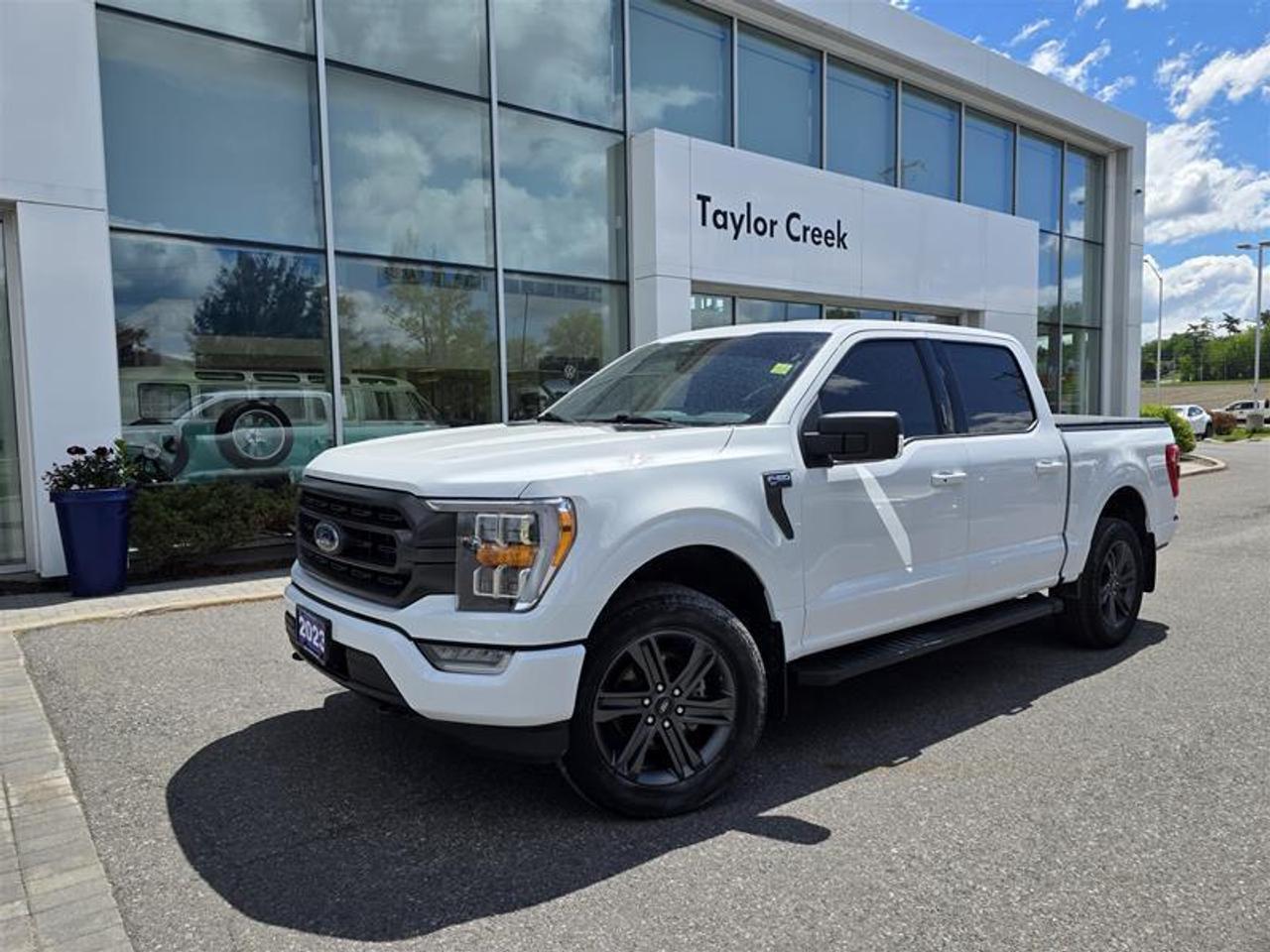 2023 Ford F-150 4x4 - Supercab XLT - 145 WB One-owner vehicle Photo0