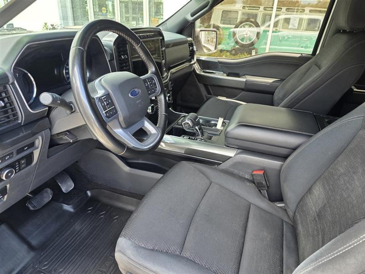 2023 Ford F-150 4x4 - Supercab XLT - 145 WB One-owner vehicle Photo