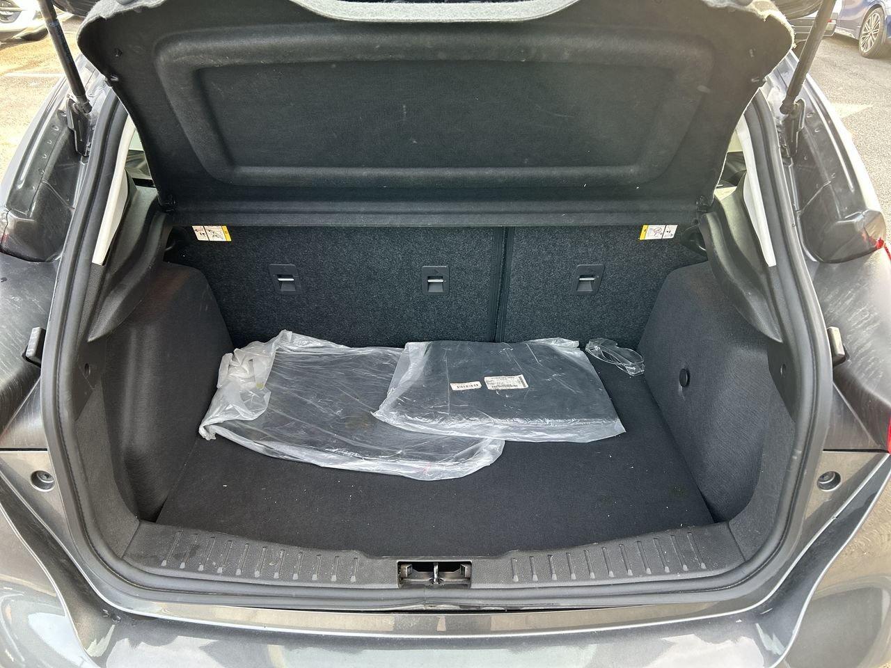 2017 Ford Focus SE Hatchback Clean Carfax   Htd Seats   Rear Camer Photo