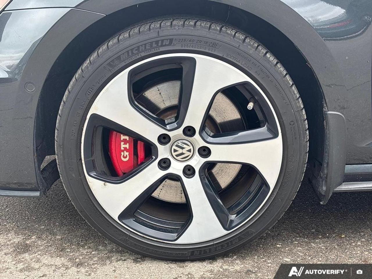 2016 Volkswagen Golf GTI Performance   NO ACCIDENTS   220HP   7.2L/100KM Photo