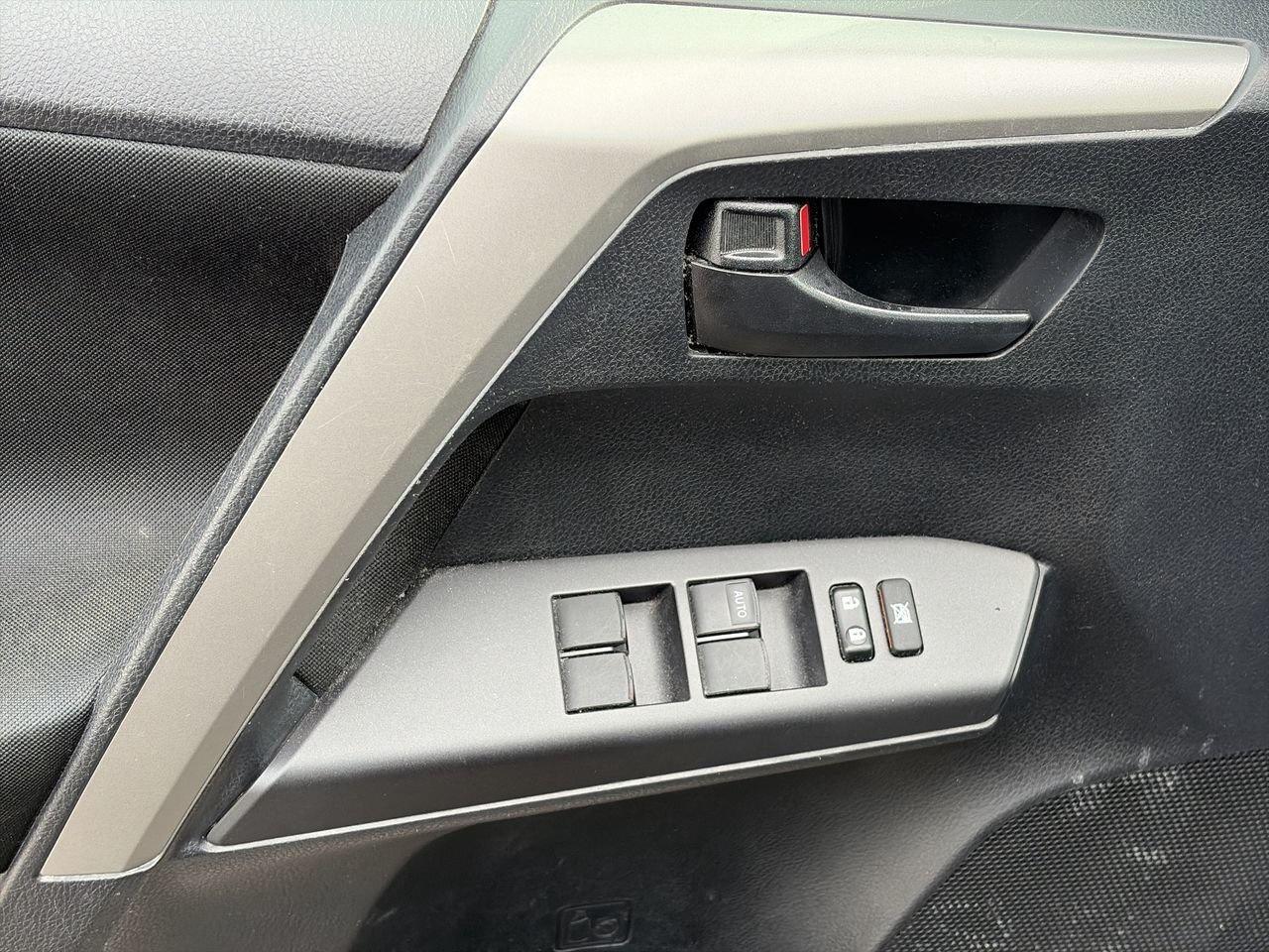 2018 Toyota RAV4 LE All Season & Winter Tire Sets   Backup Cam   Ht Photo
