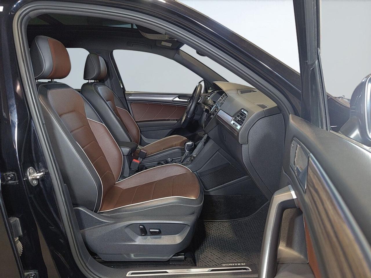 2022 Volkswagen Tiguan Highline R-Line 4MOTION   Panoramic Roof   Rare 2- Photo