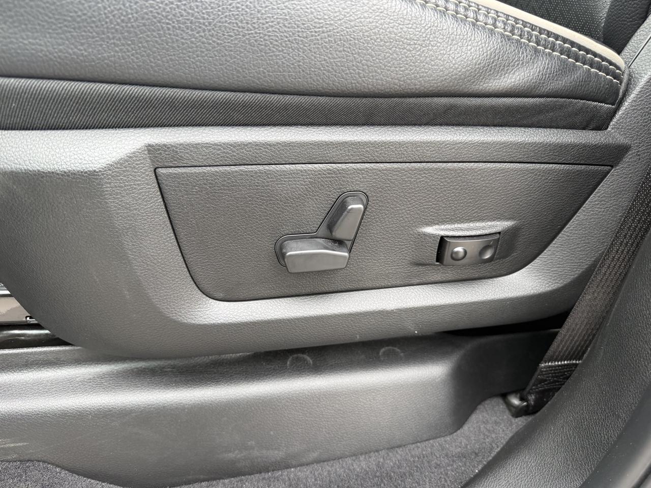 2026 RAM 3500 LARAMIE CREW 4X4 DUALLIE- SUNROOF - AIR SUSP Photo