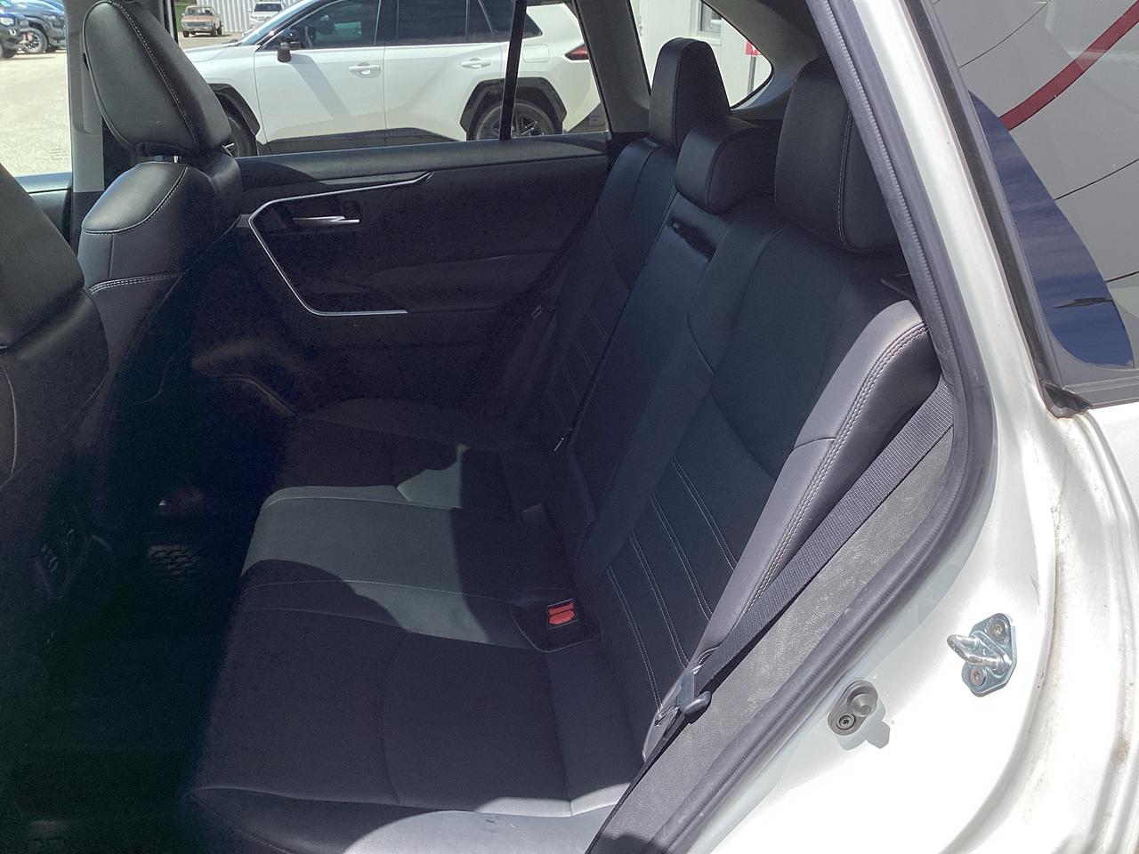 2023 Toyota RAV4 Hybrid XLE PREMIUM AWD Photo