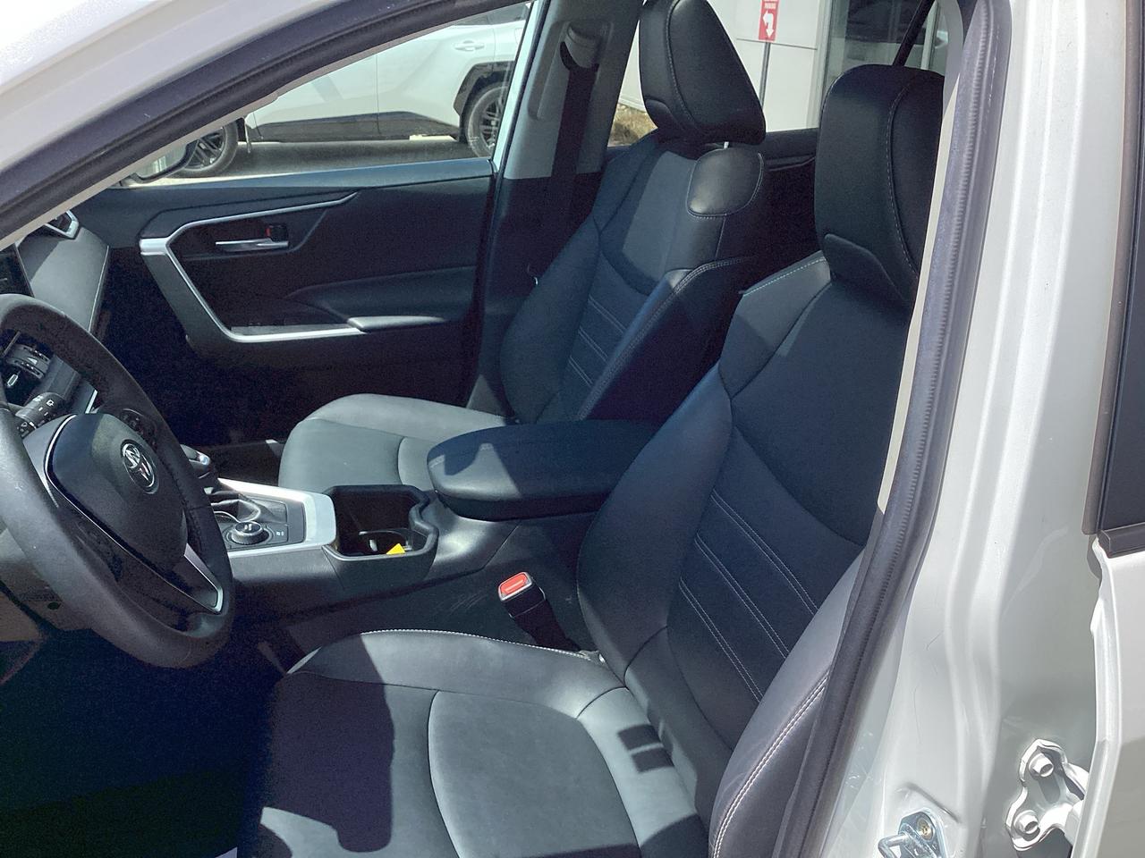 2023 Toyota RAV4 Hybrid XLE PREMIUM AWD Photo