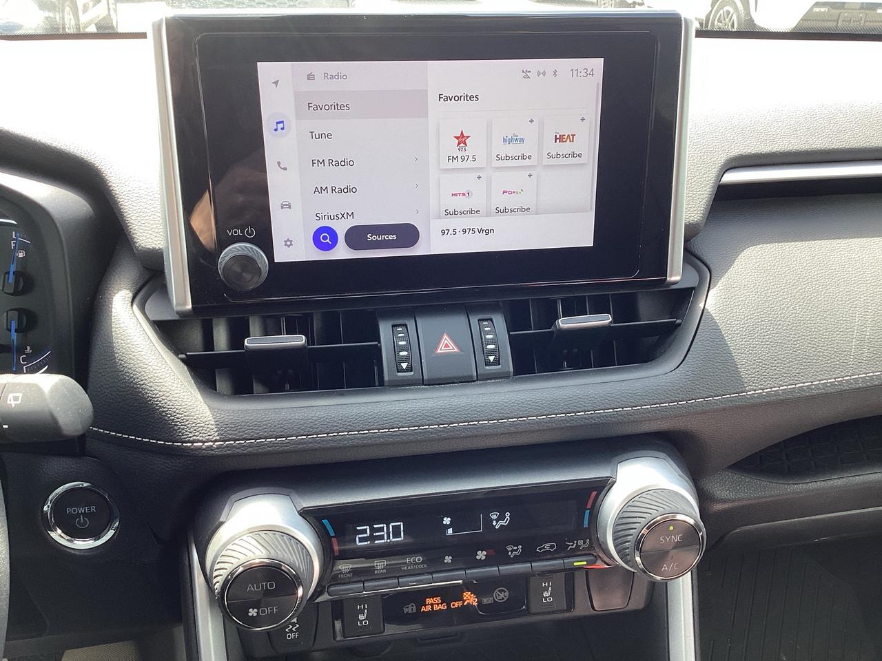 2023 Toyota RAV4 Hybrid XLE PREMIUM AWD Photo