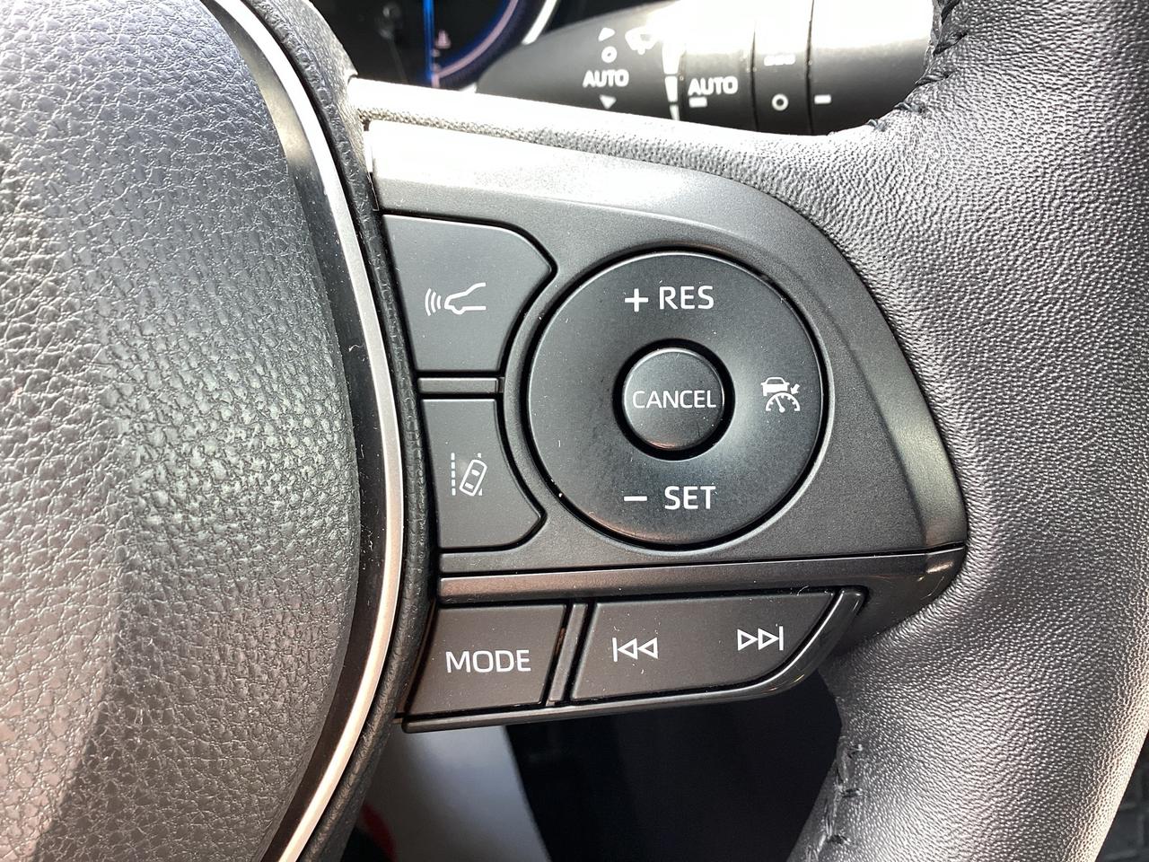 2023 Toyota RAV4 Hybrid XLE PREMIUM AWD Photo