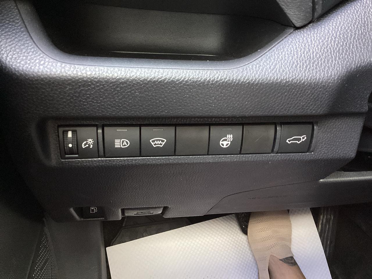 2023 Toyota RAV4 Hybrid XLE PREMIUM AWD Photo